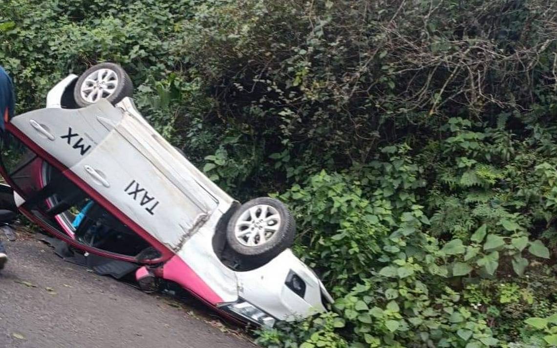 Molango Taxi De La Cdmx Vuelca En La Carretera Federal M Xico Tampico El Sol De Hidalgo